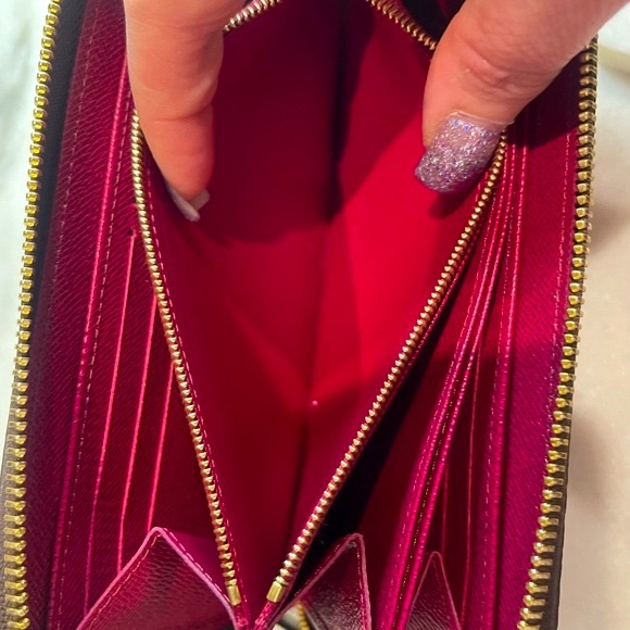 BRAND NEW MONOGRAM ZIPPY WALLET- FUCHSIA INTERIOR! - Picture 9 of 16
